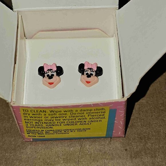 NIB AVON Vintage 1988 Disney Minnie Mouse Pierced Earrings NOS Totally Studs - Picture 1 of 3